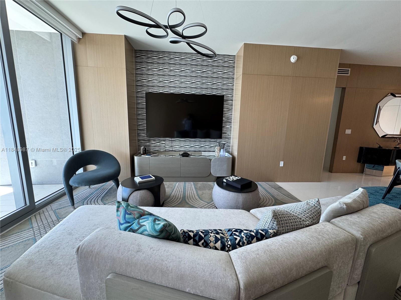 300 Biscayne Blvd Way #4705W, Miami FL 33131