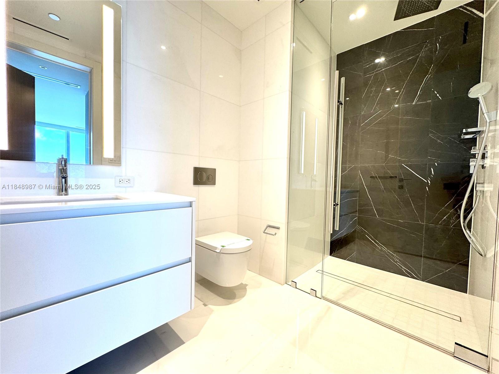300 Biscayne Blvd Way #4705W, Miami FL 33131