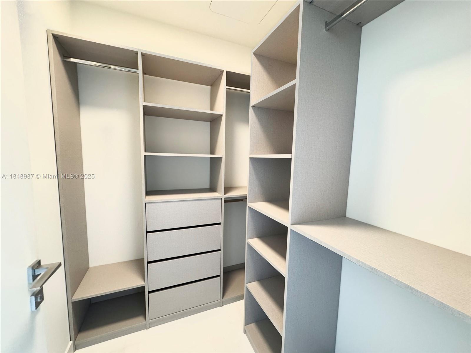 300 Biscayne Blvd Way #4705W, Miami FL 33131