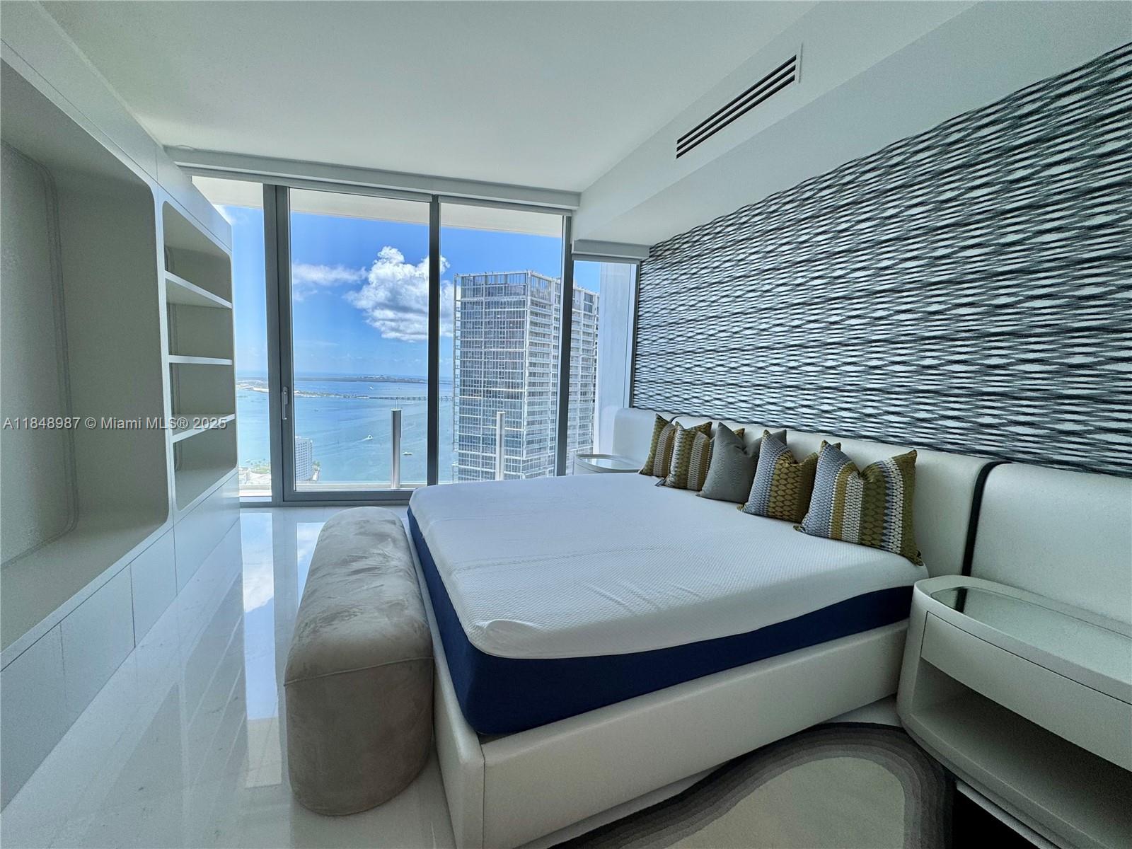300 Biscayne Blvd Way #4705W, Miami FL 33131