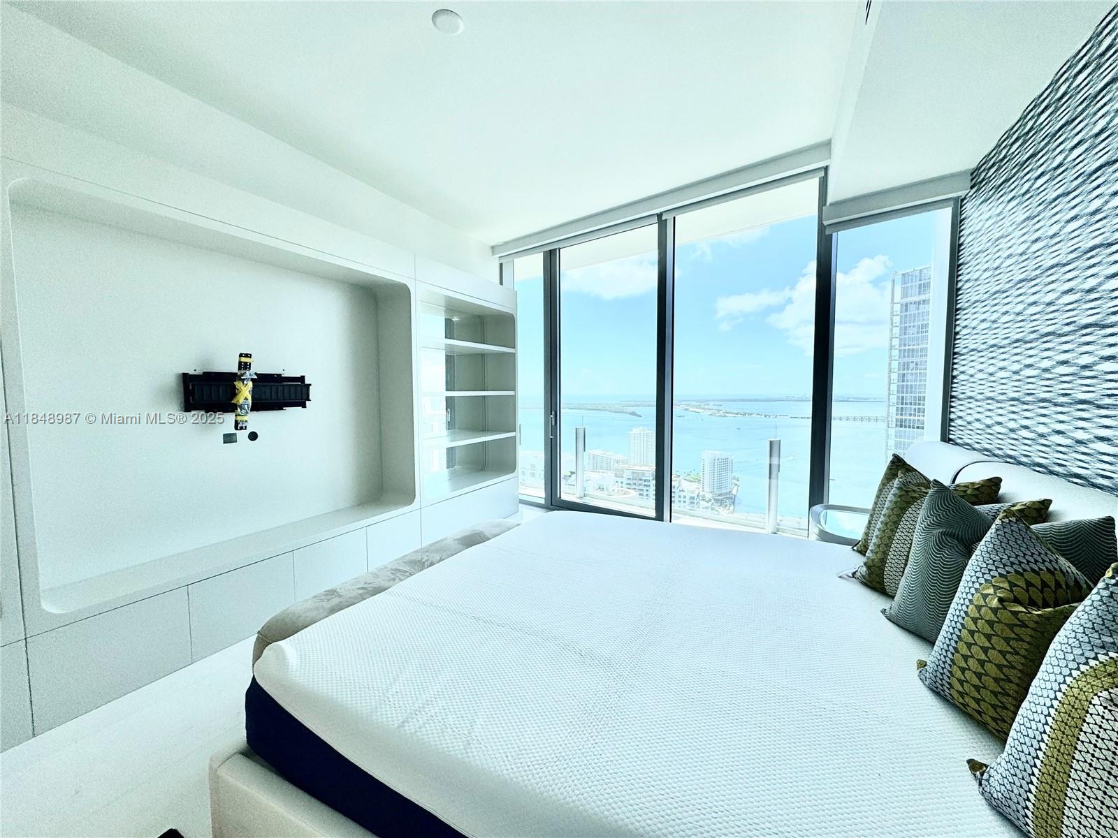 300 Biscayne Blvd Way #4705W, Miami FL 33131