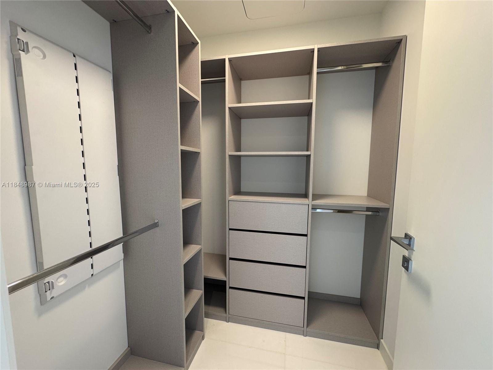 300 Biscayne Blvd Way #4705W, Miami FL 33131
