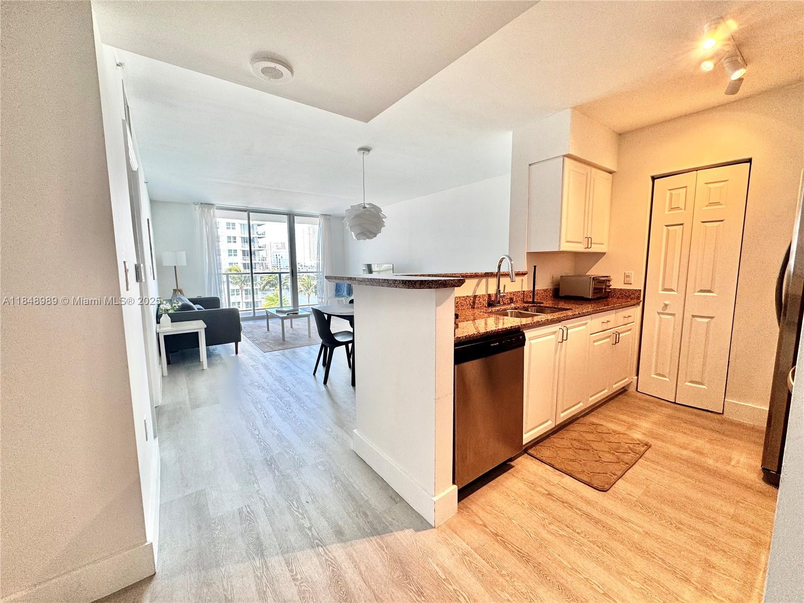 1155 Brickell Bay Dr #906, Miami FL 33131