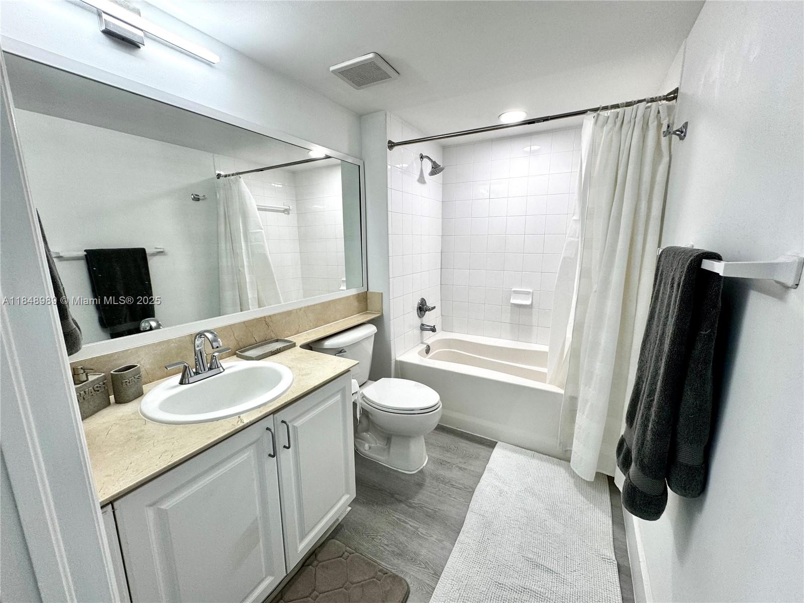 1155 Brickell Bay Dr #906, Miami FL 33131