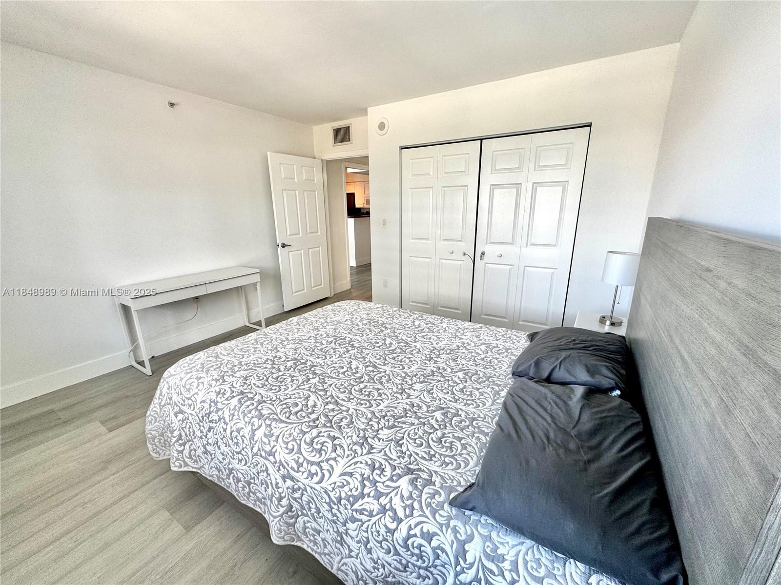1155 Brickell Bay Dr #906, Miami FL 33131