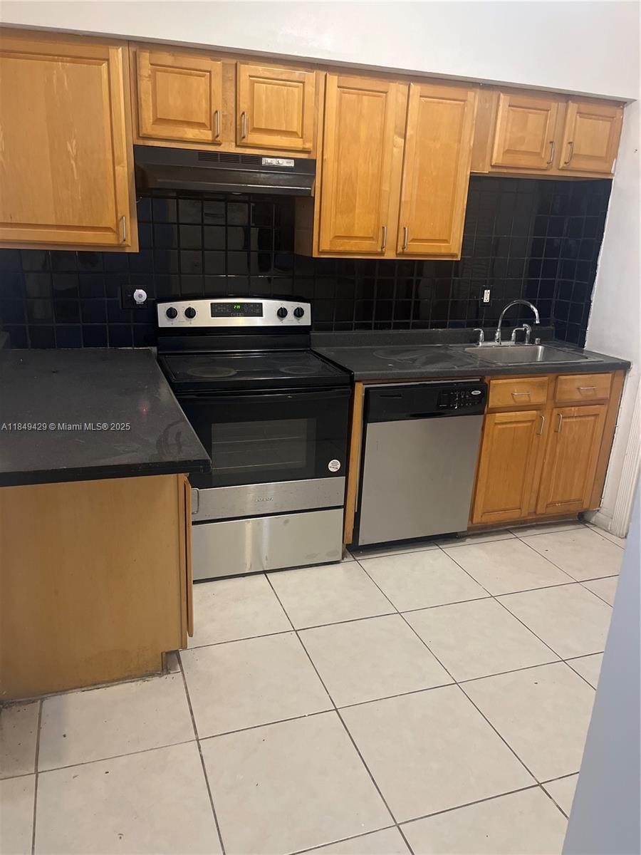 250 S Shore Dr #5, Miami Beach FL 33141