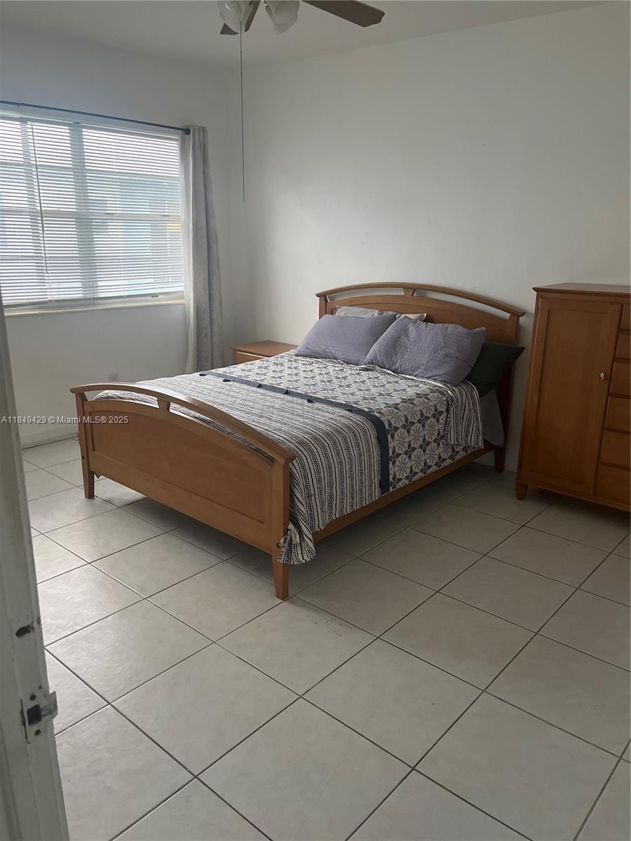 250 S Shore Dr #5, Miami Beach FL 33141
