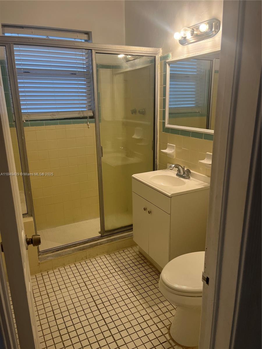 250 S Shore Dr #5, Miami Beach FL 33141