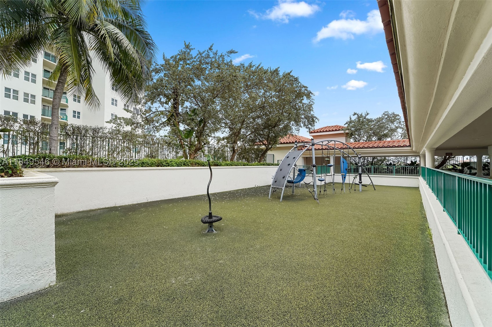 19900 E Country Club Dr #212, Aventura FL 33180