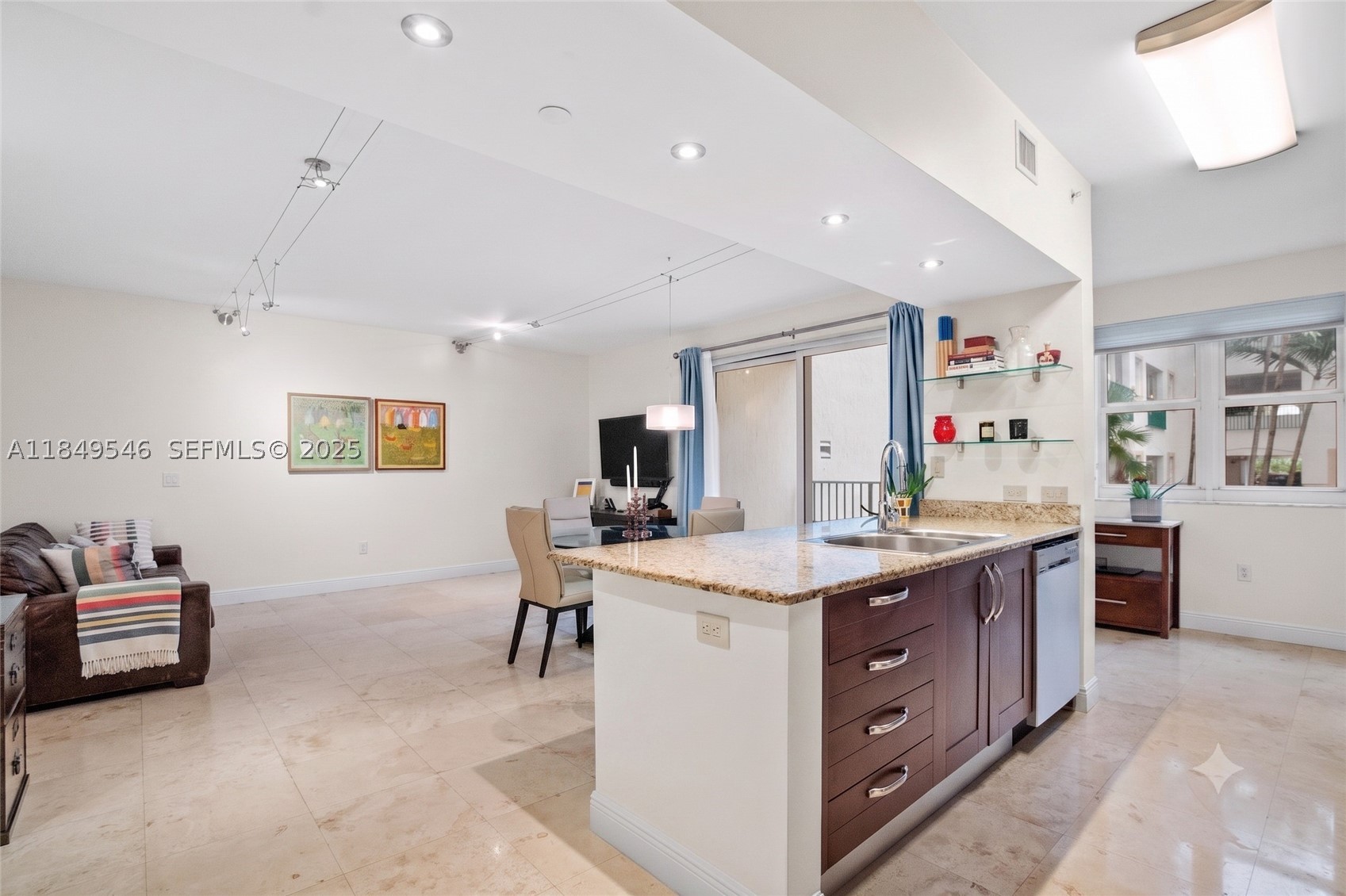 19900 E Country Club Dr #212, Aventura FL 33180