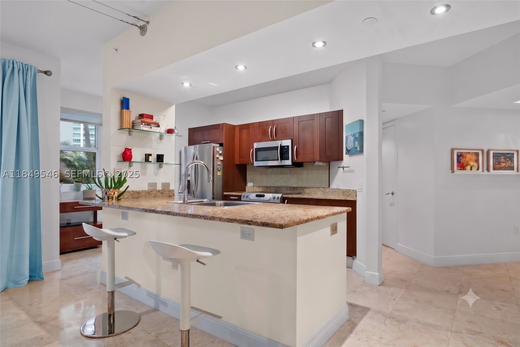 19900 E Country Club Dr #212, Aventura FL 33180