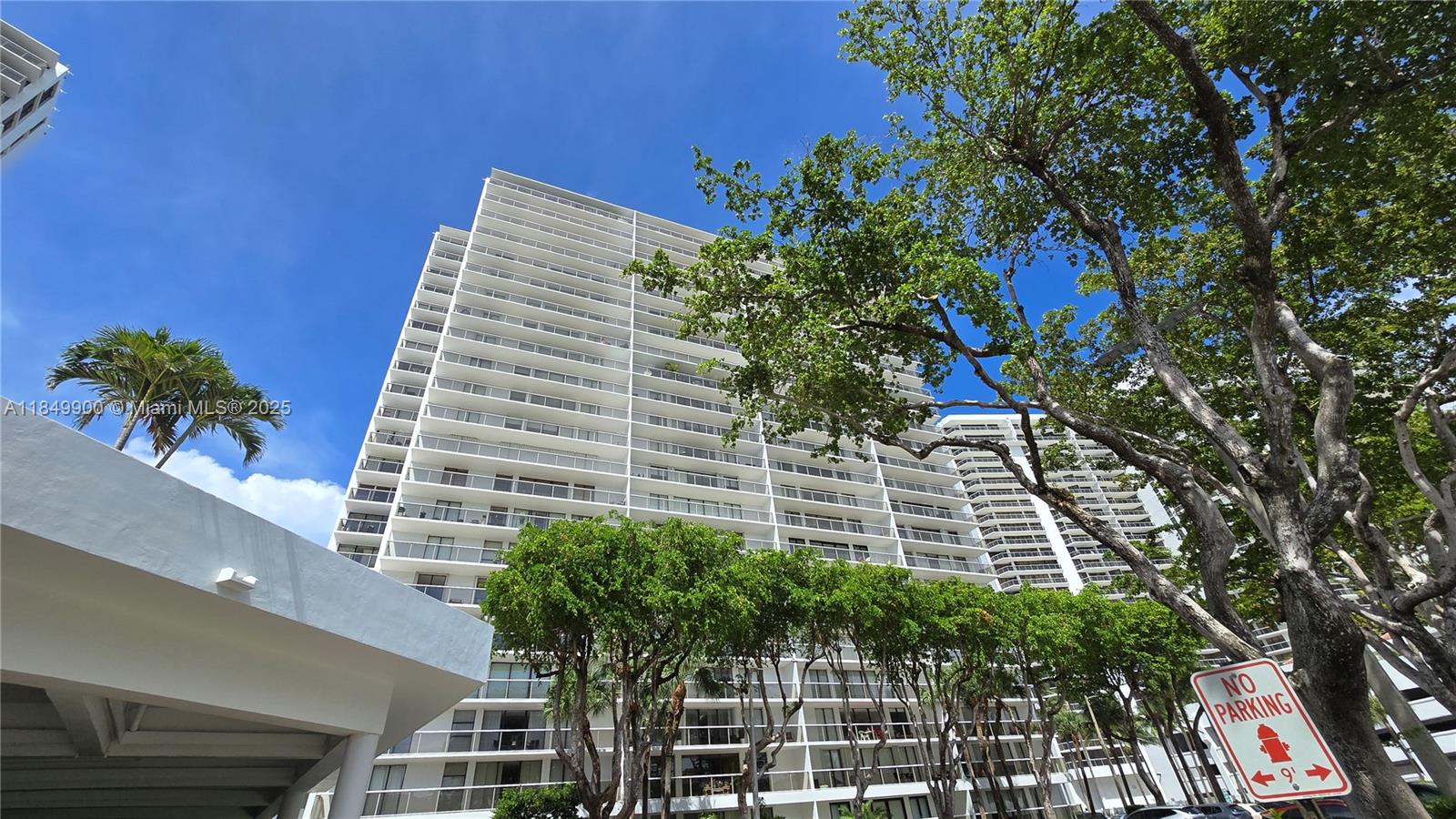 3731 N Country Club Dr #1825, Aventura FL 33180