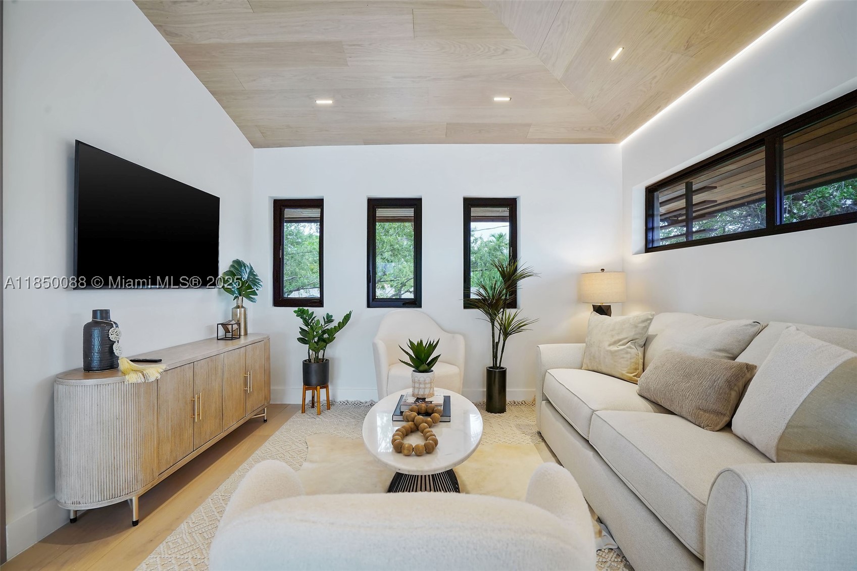 3343 NE 166th St, North Miami Beach FL 33160