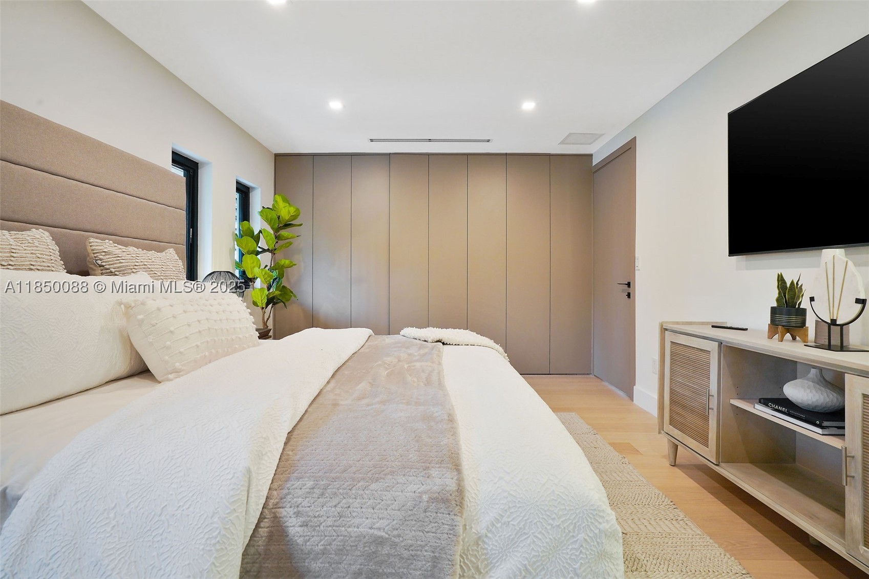 3343 NE 166th St, North Miami Beach FL 33160