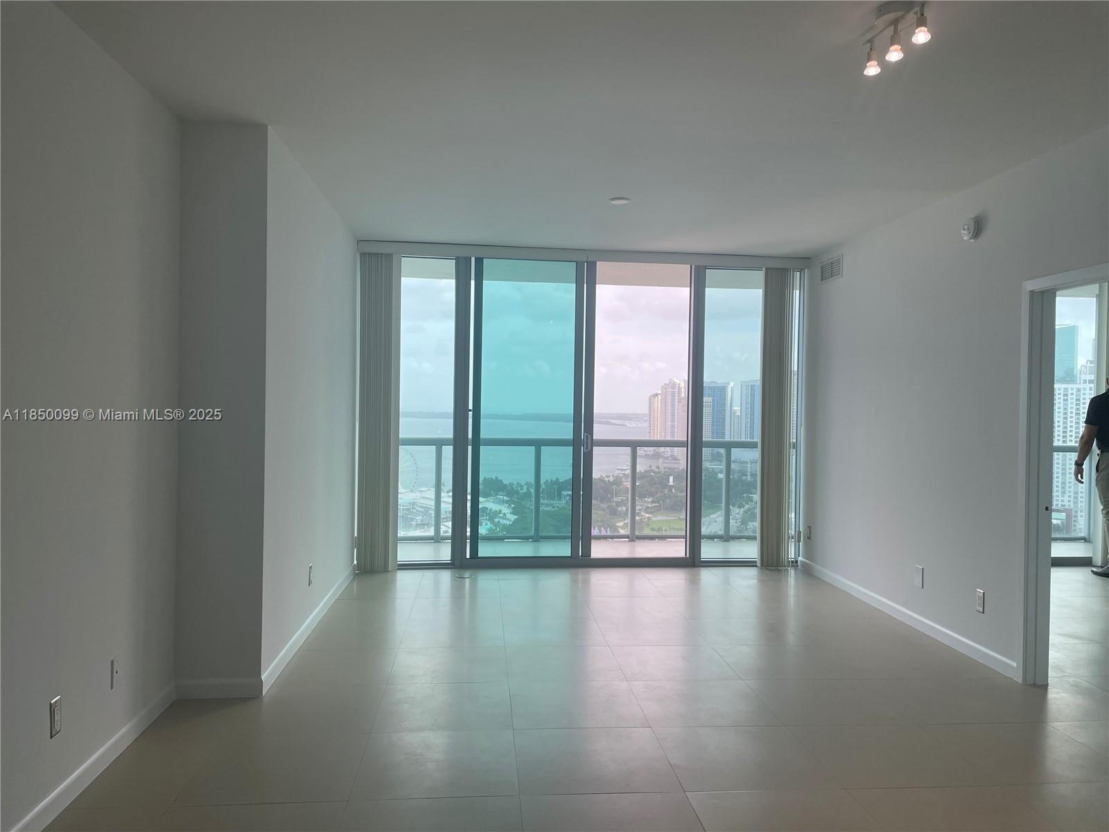 888 Biscayne Blvd #3205, Miami FL 33132