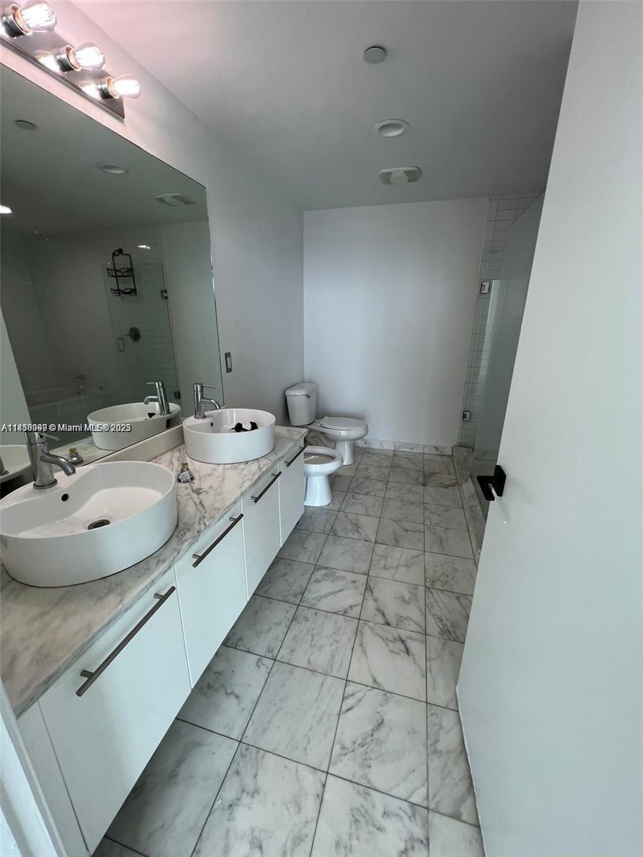 888 Biscayne Blvd #3205, Miami FL 33132