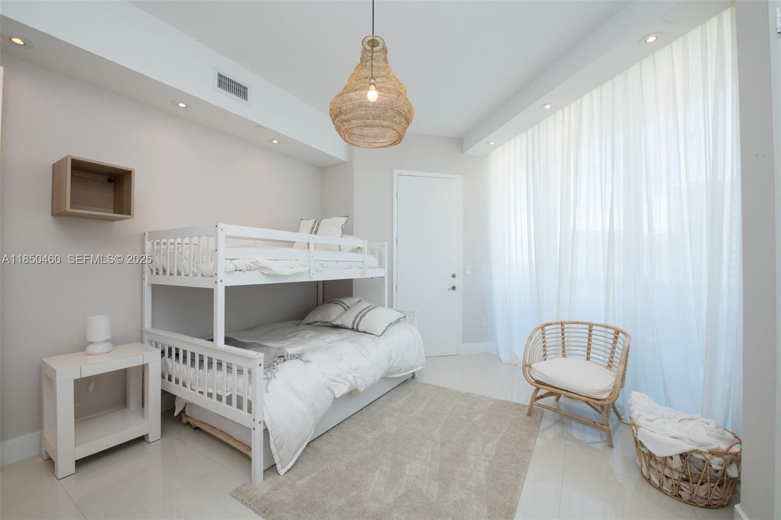 15901 Collins Ave #604 Seasonal, Sunny Isles Beach FL 33160