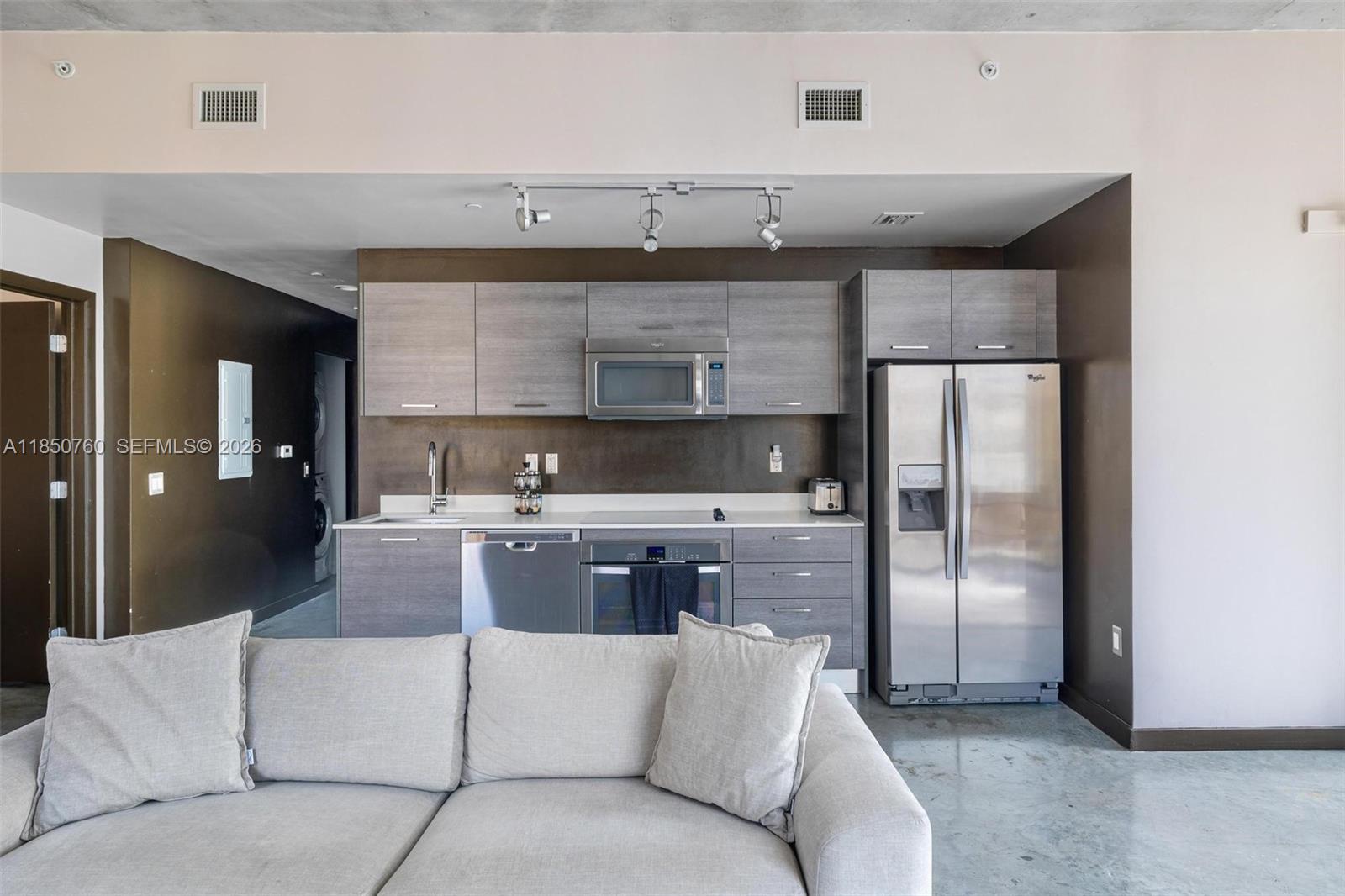 151 SE 1st St #401, Miami FL 33131