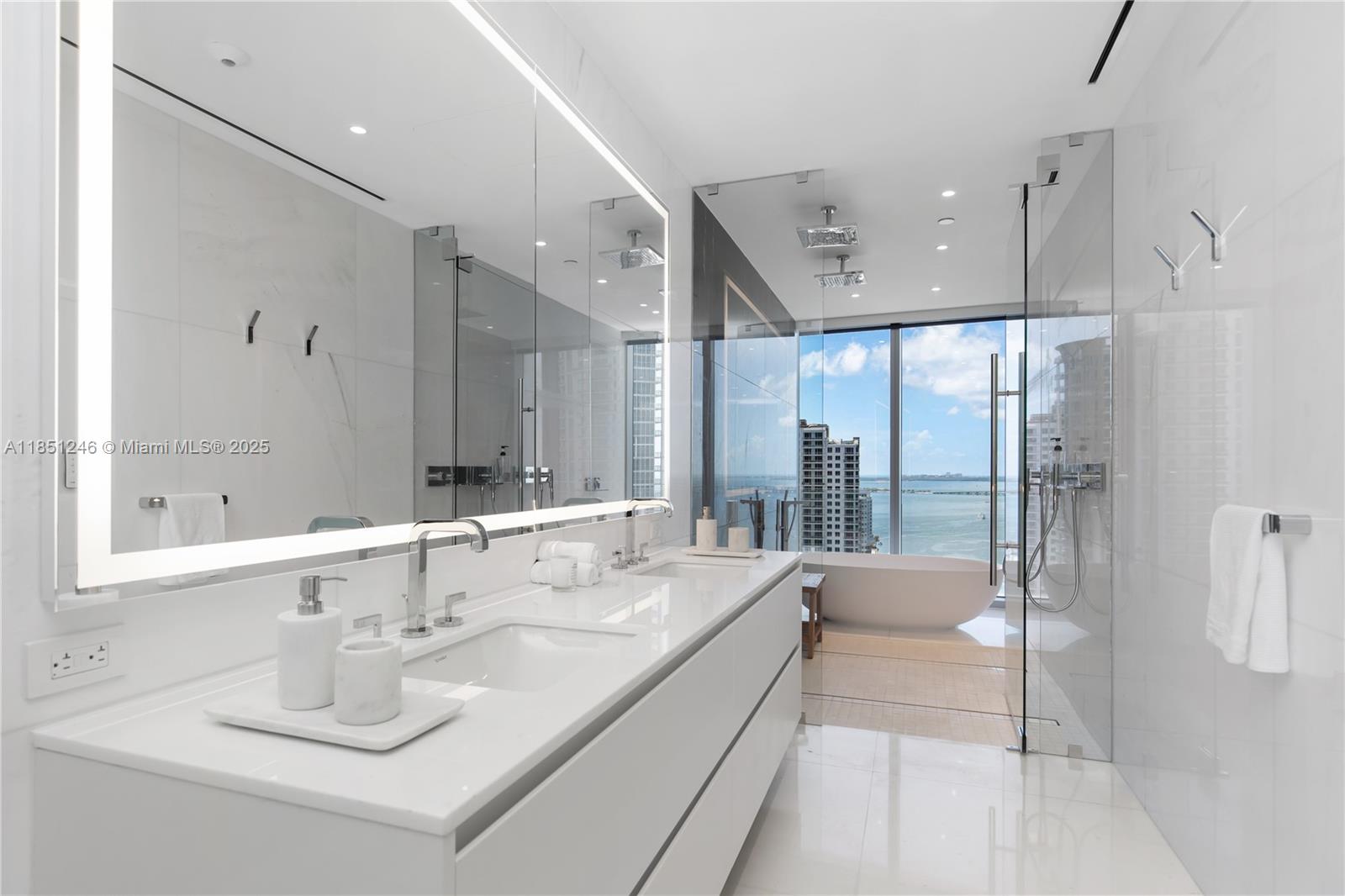 300 Biscayne Boulevard Way #2504C, Miami FL 33131