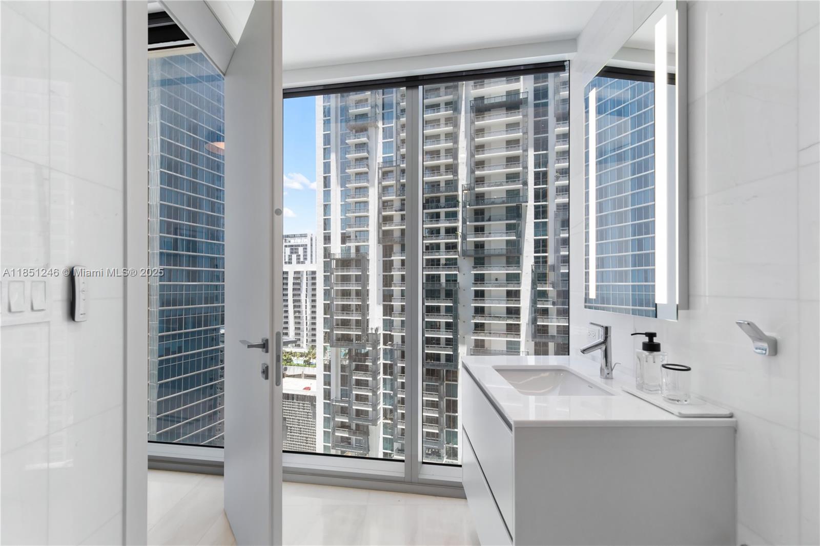 300 Biscayne Boulevard Way #2504C, Miami FL 33131