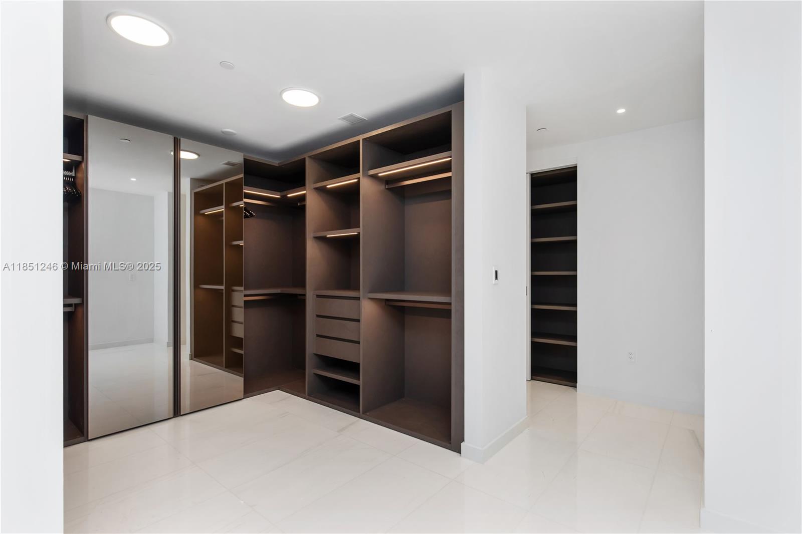 300 Biscayne Boulevard Way #2504C, Miami FL 33131