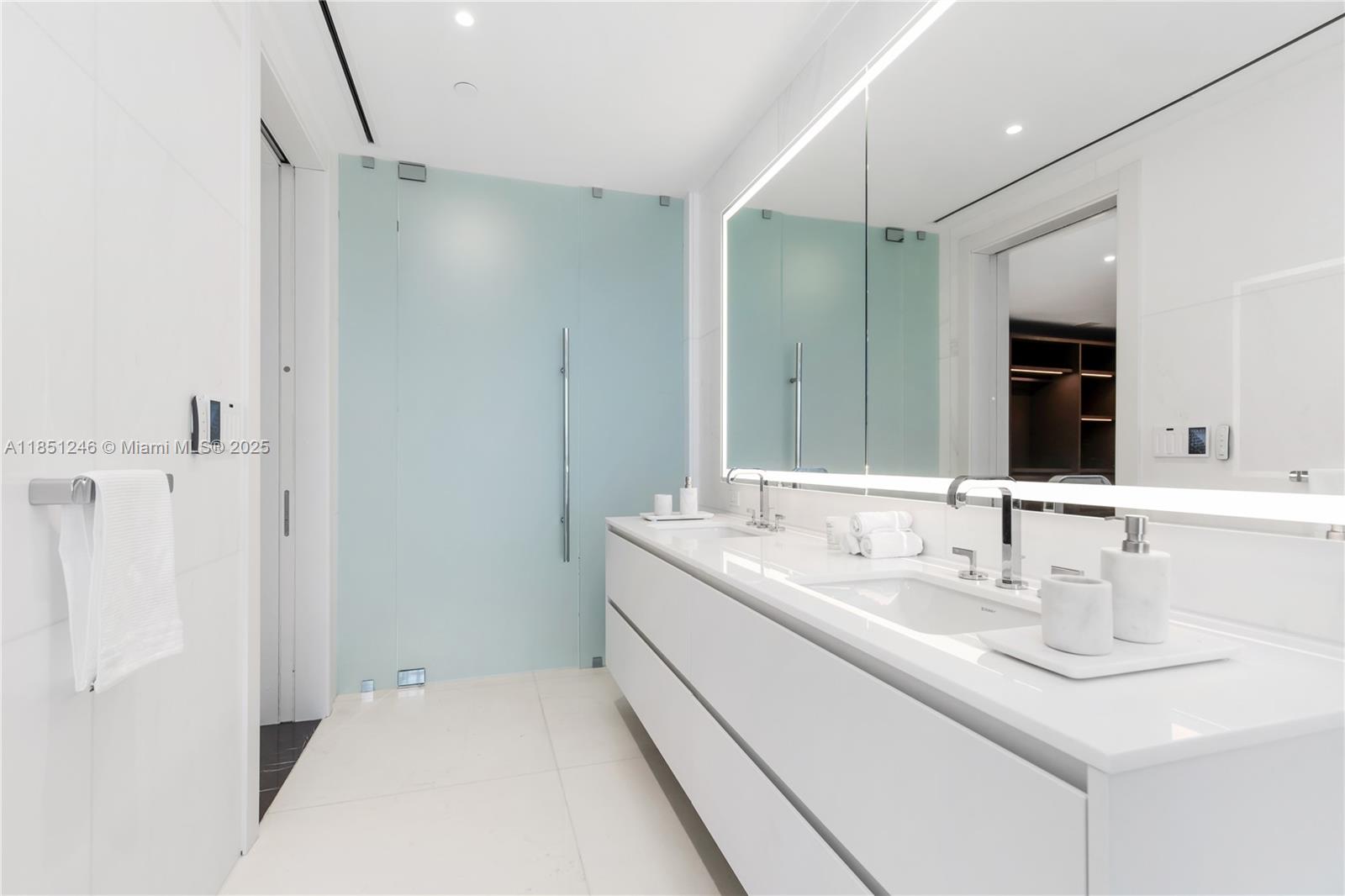 300 Biscayne Boulevard Way #2504C, Miami FL 33131