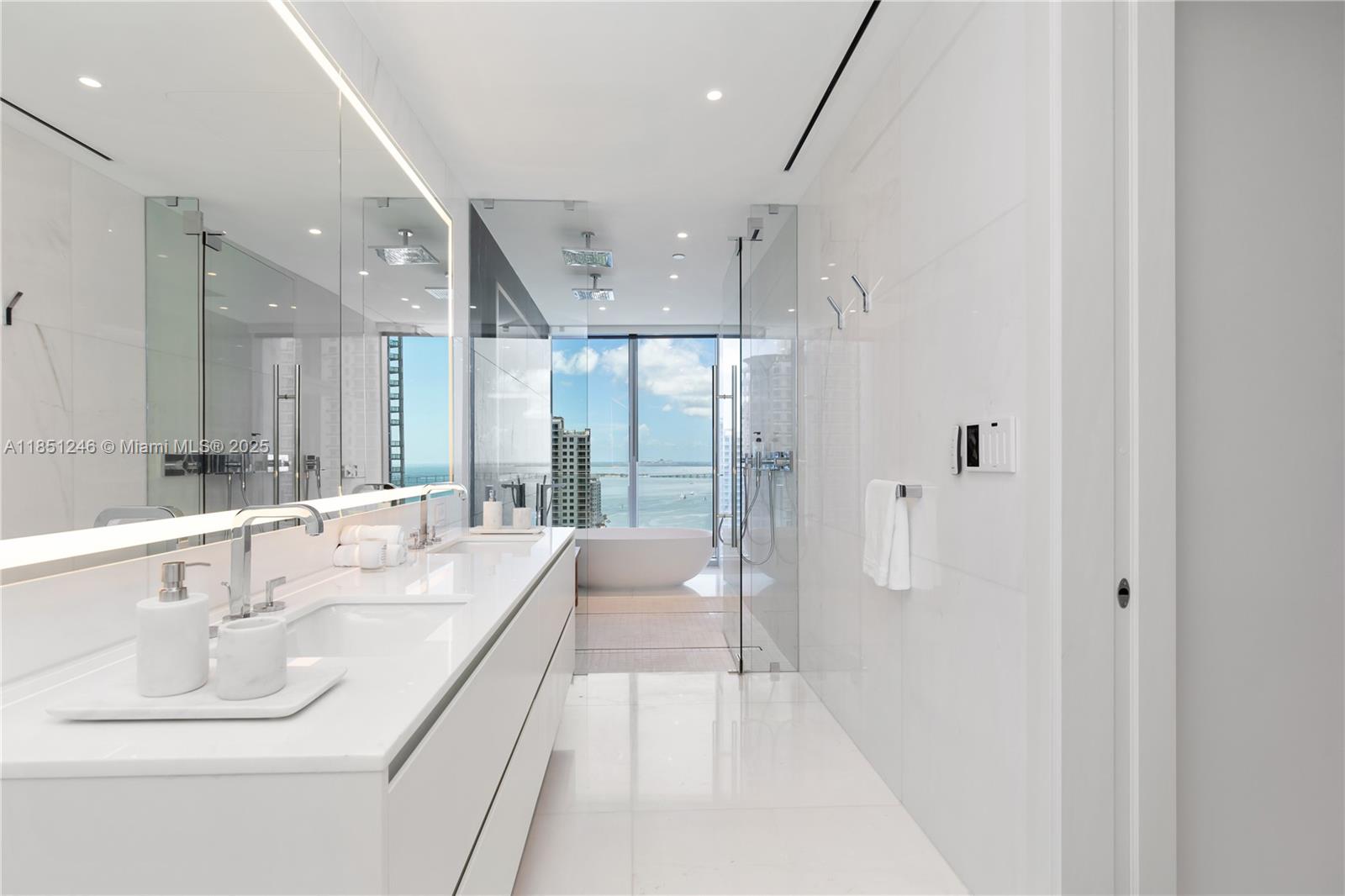 300 Biscayne Boulevard Way #2504C, Miami FL 33131