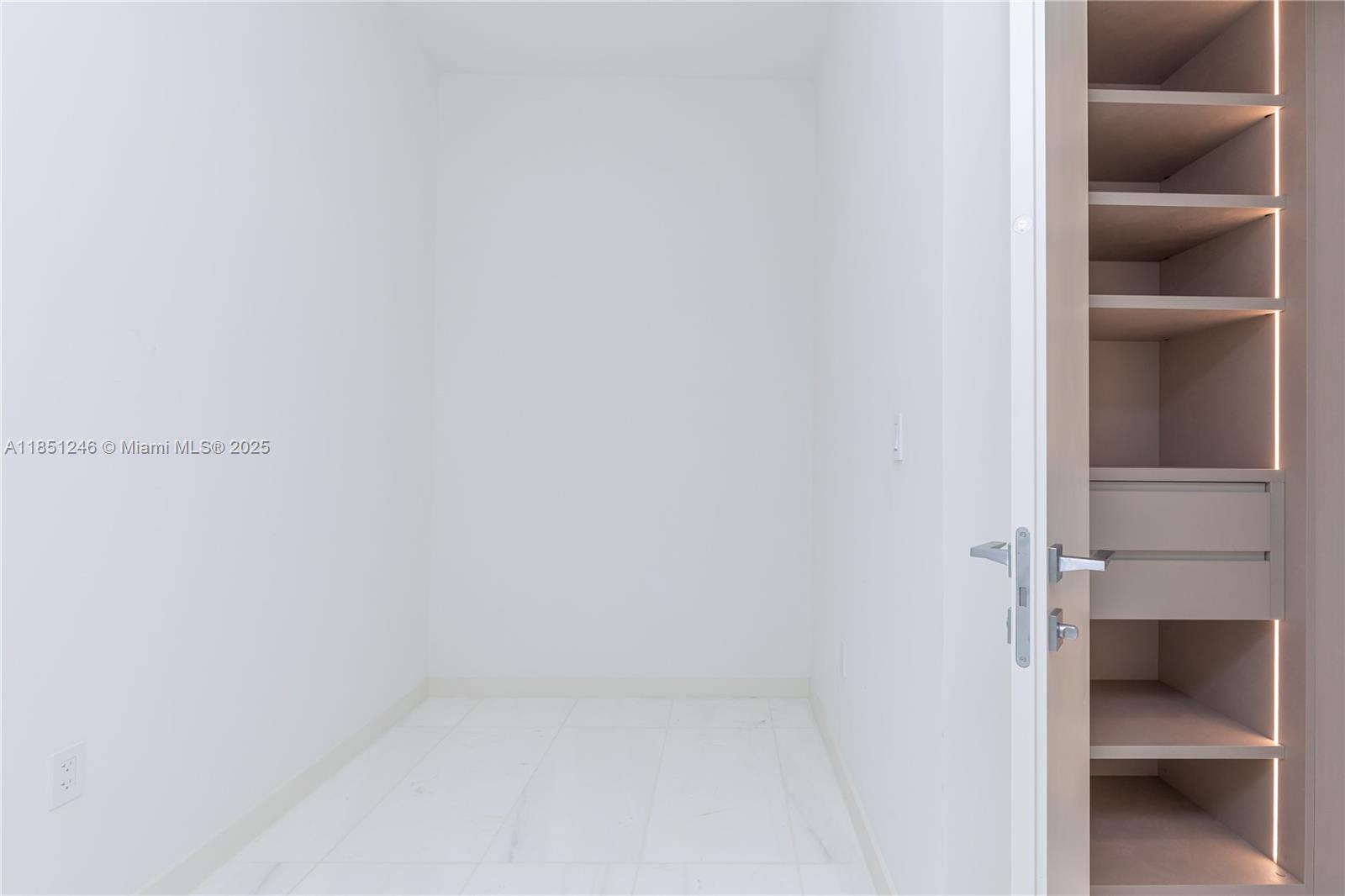 300 Biscayne Boulevard Way #2504C, Miami FL 33131