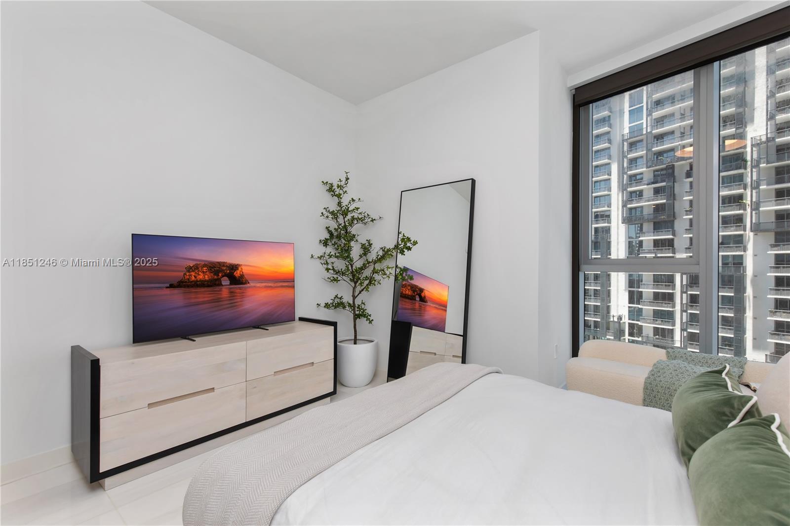 300 Biscayne Boulevard Way #2504C, Miami FL 33131