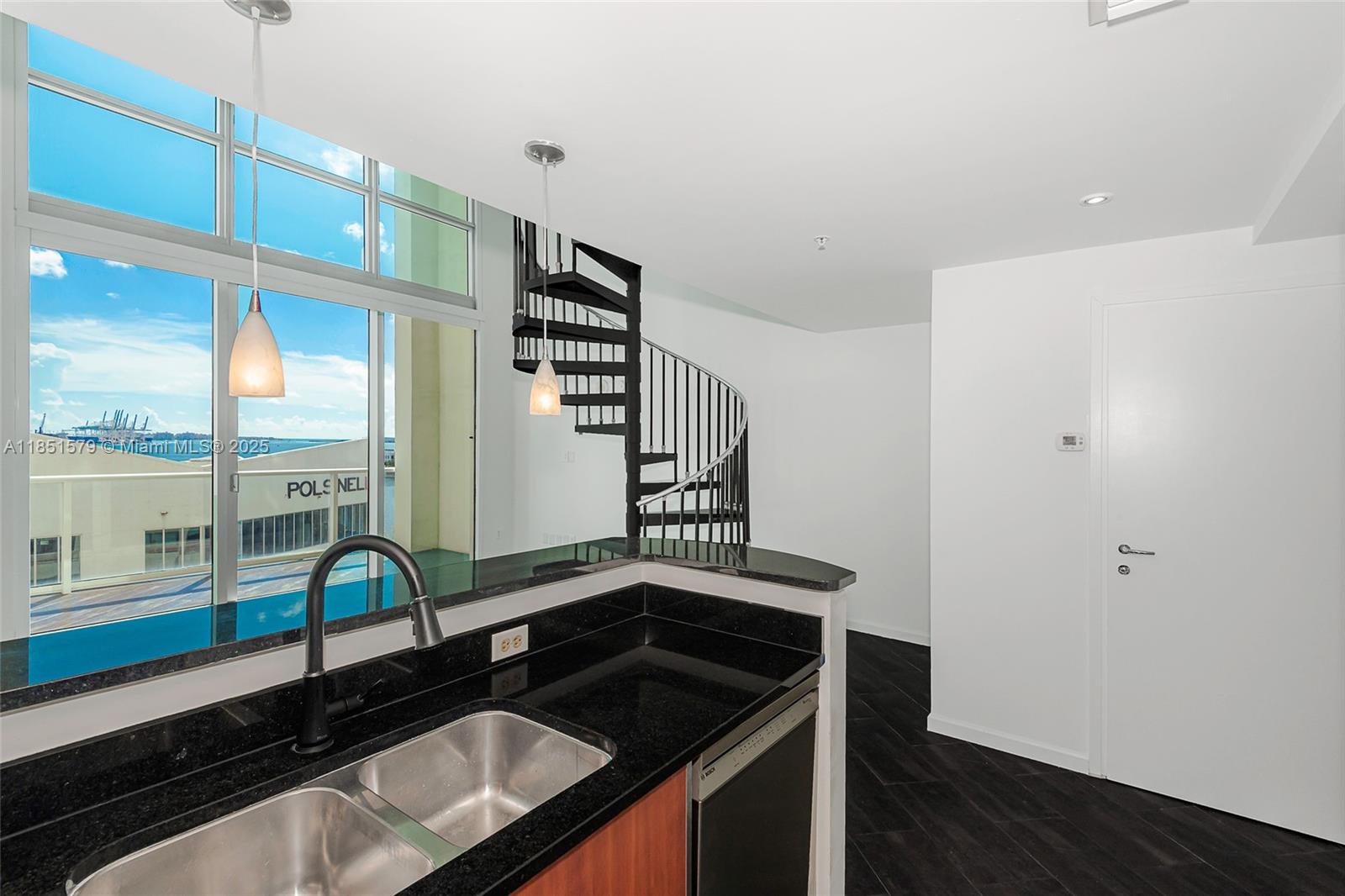 300 S Biscayne Blvd #Loft 826, Miami FL 33131