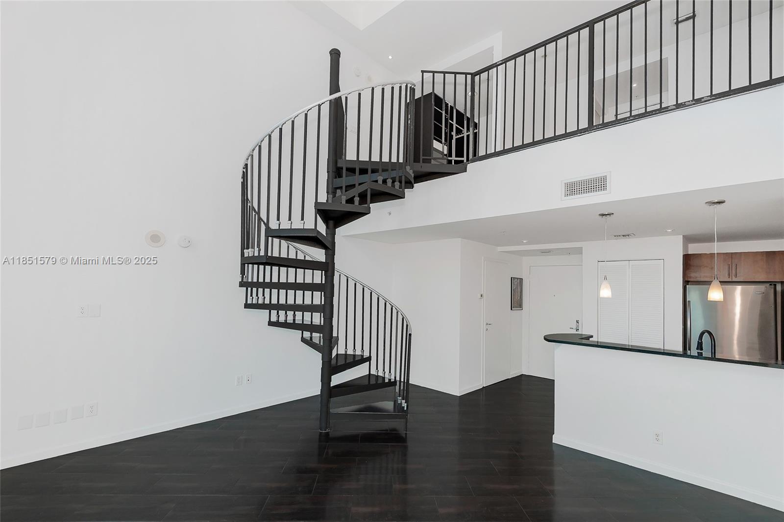300 S Biscayne Blvd #Loft 826, Miami FL 33131