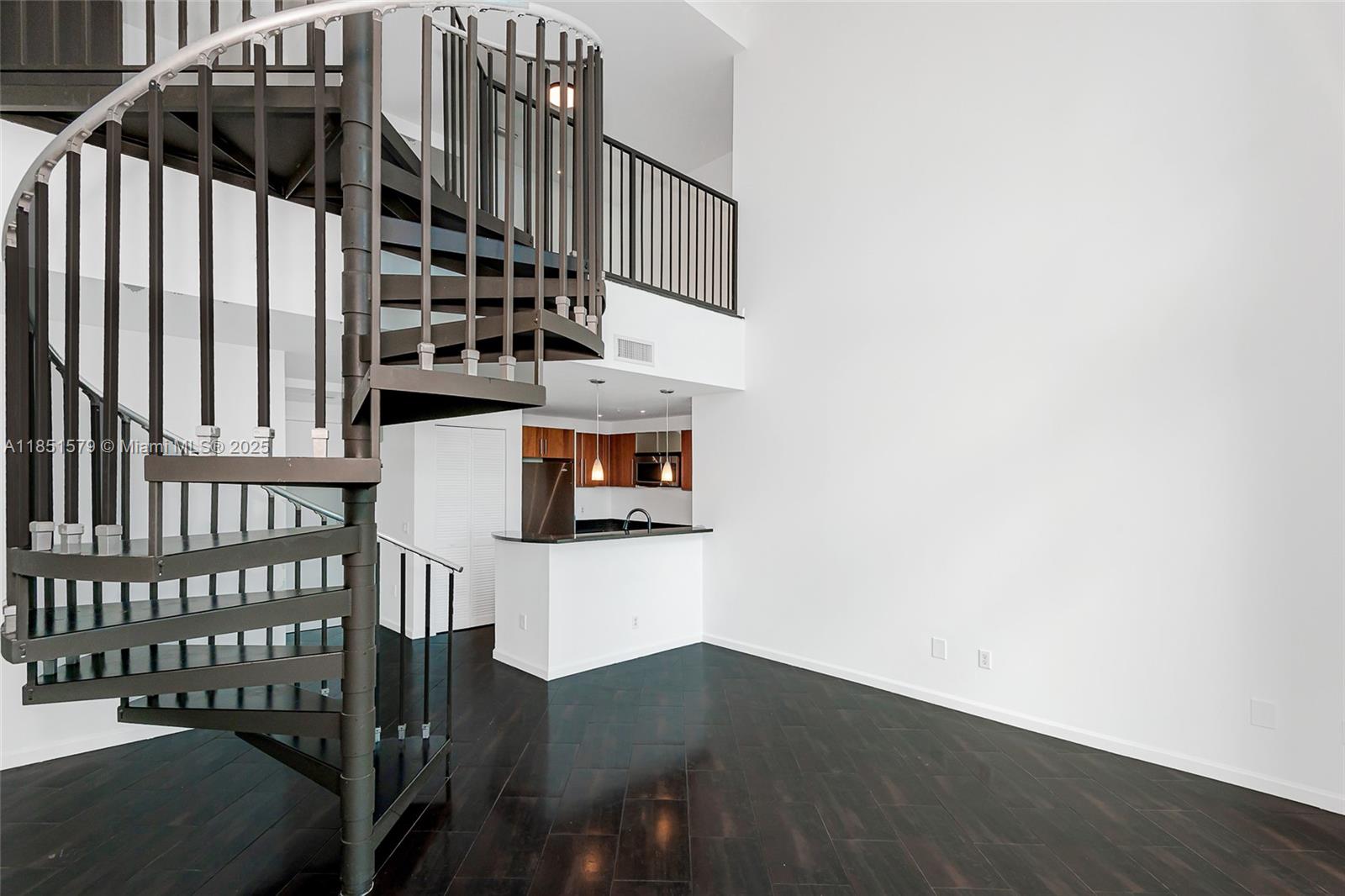 300 S Biscayne Blvd #Loft 826, Miami FL 33131