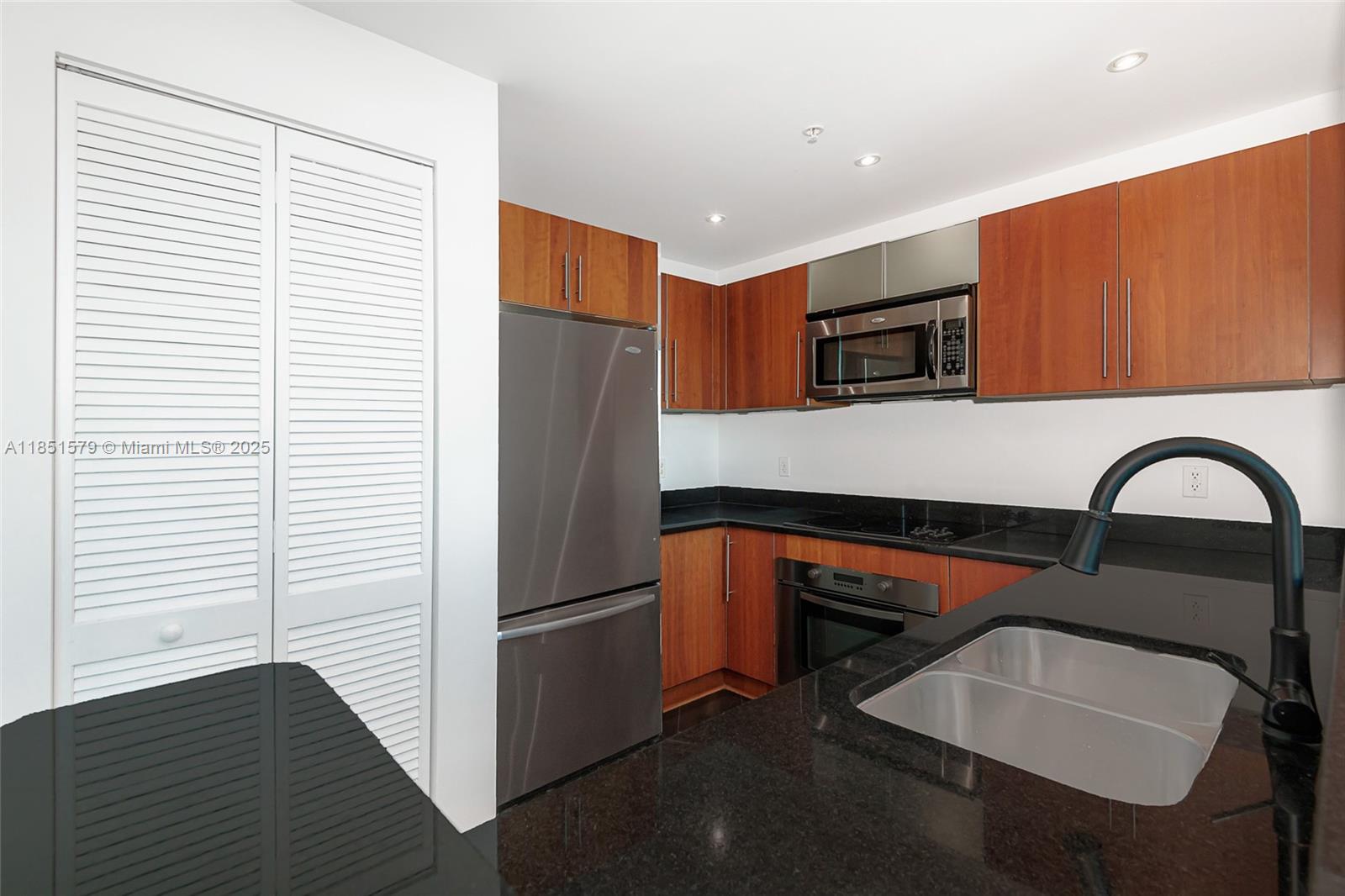 300 S Biscayne Blvd #Loft 826, Miami FL 33131