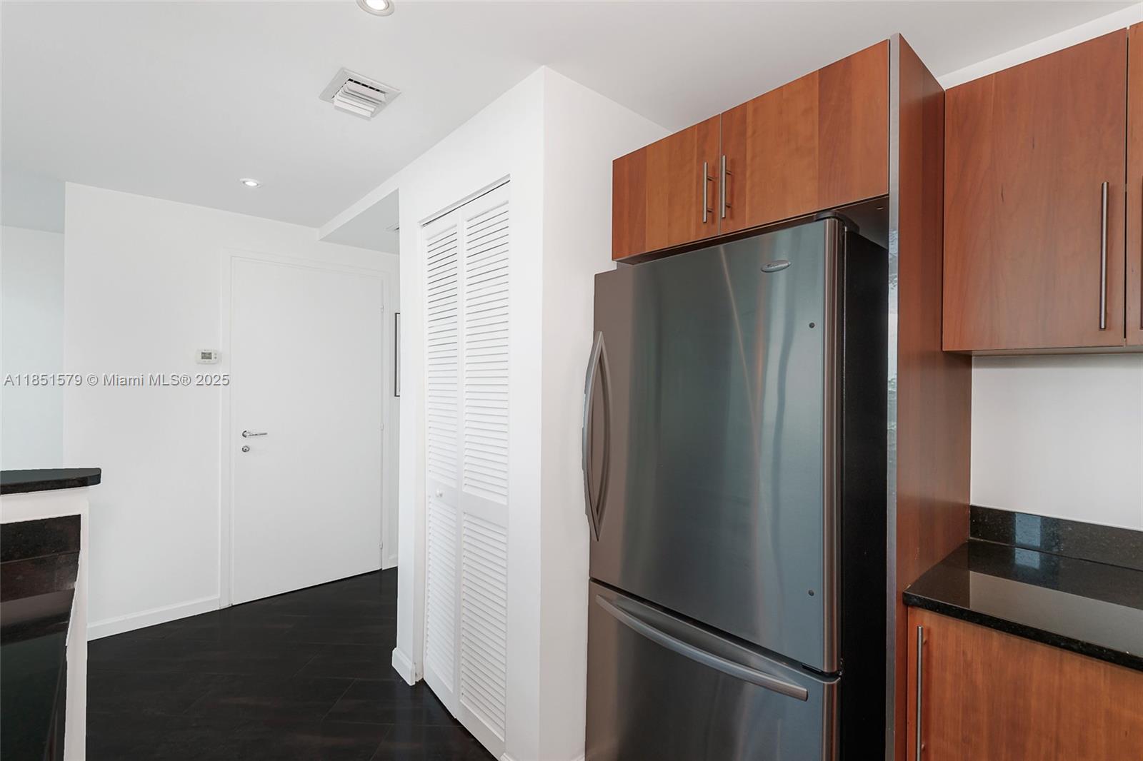 300 S Biscayne Blvd #Loft 826, Miami FL 33131