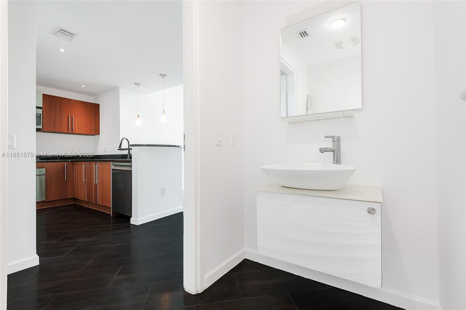 300 S Biscayne Blvd #Loft 826, Miami FL 33131