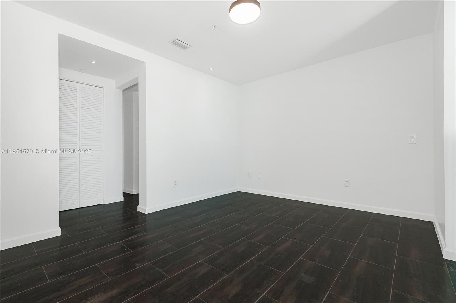 300 S Biscayne Blvd #Loft 826, Miami FL 33131
