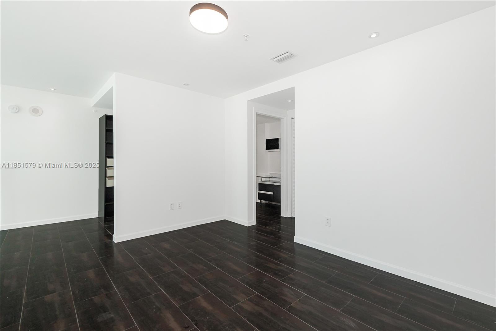 300 S Biscayne Blvd #Loft 826, Miami FL 33131