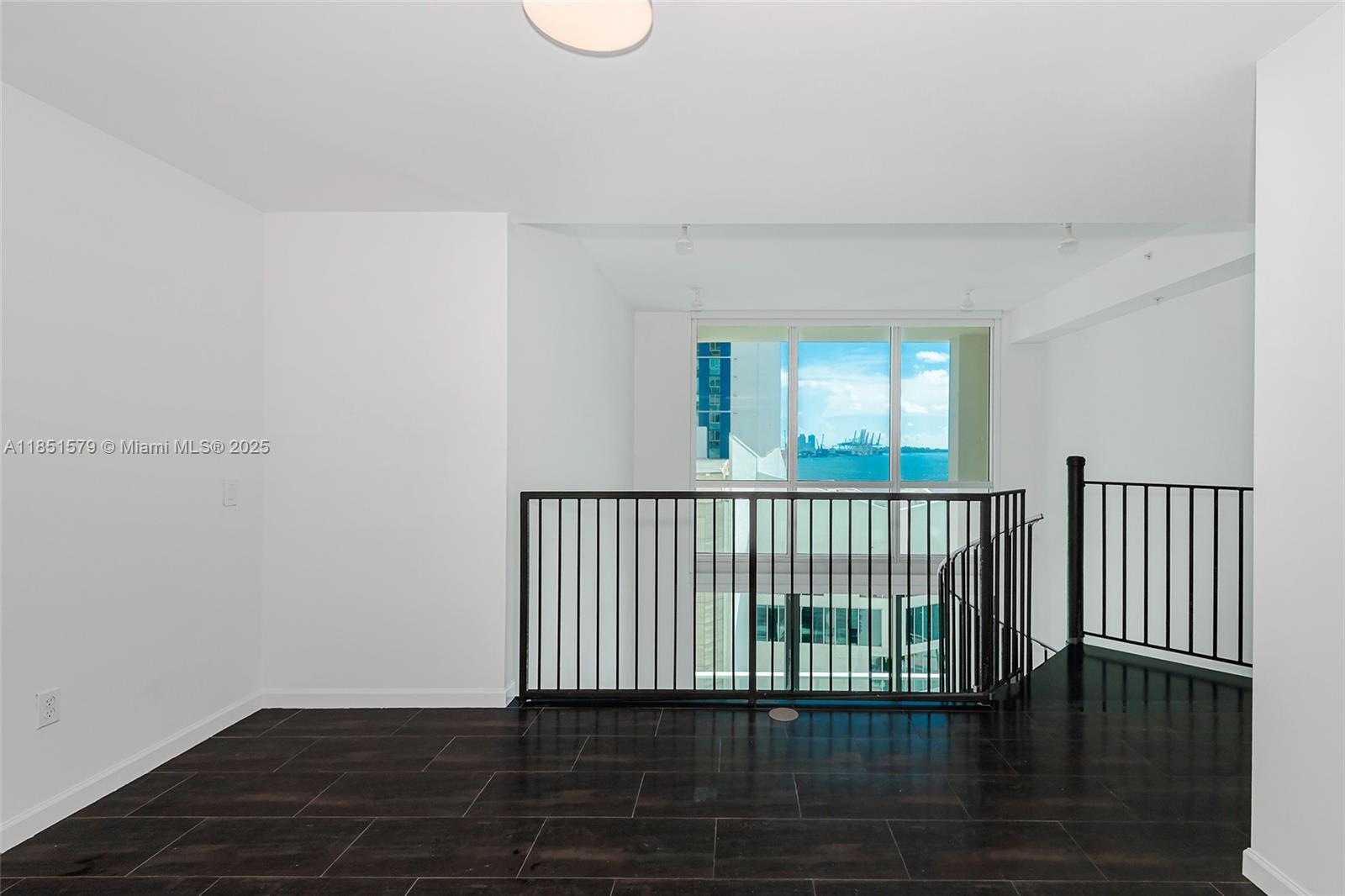300 S Biscayne Blvd #Loft 826, Miami FL 33131