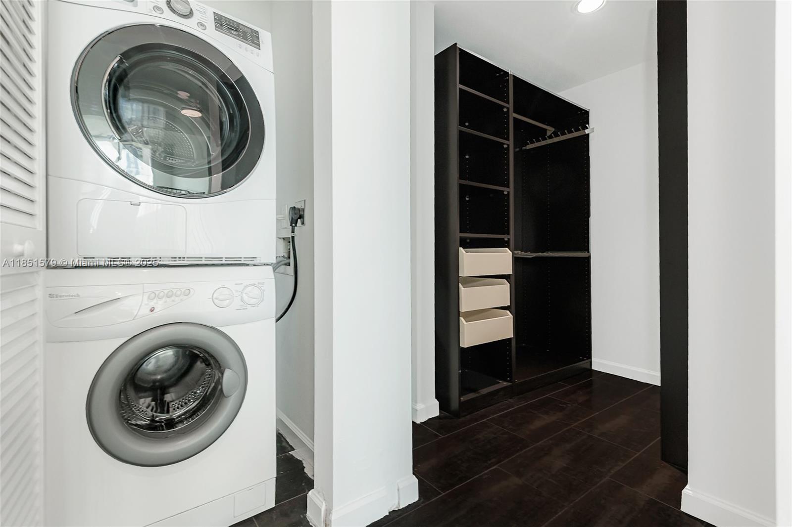 300 S Biscayne Blvd #Loft 826, Miami FL 33131