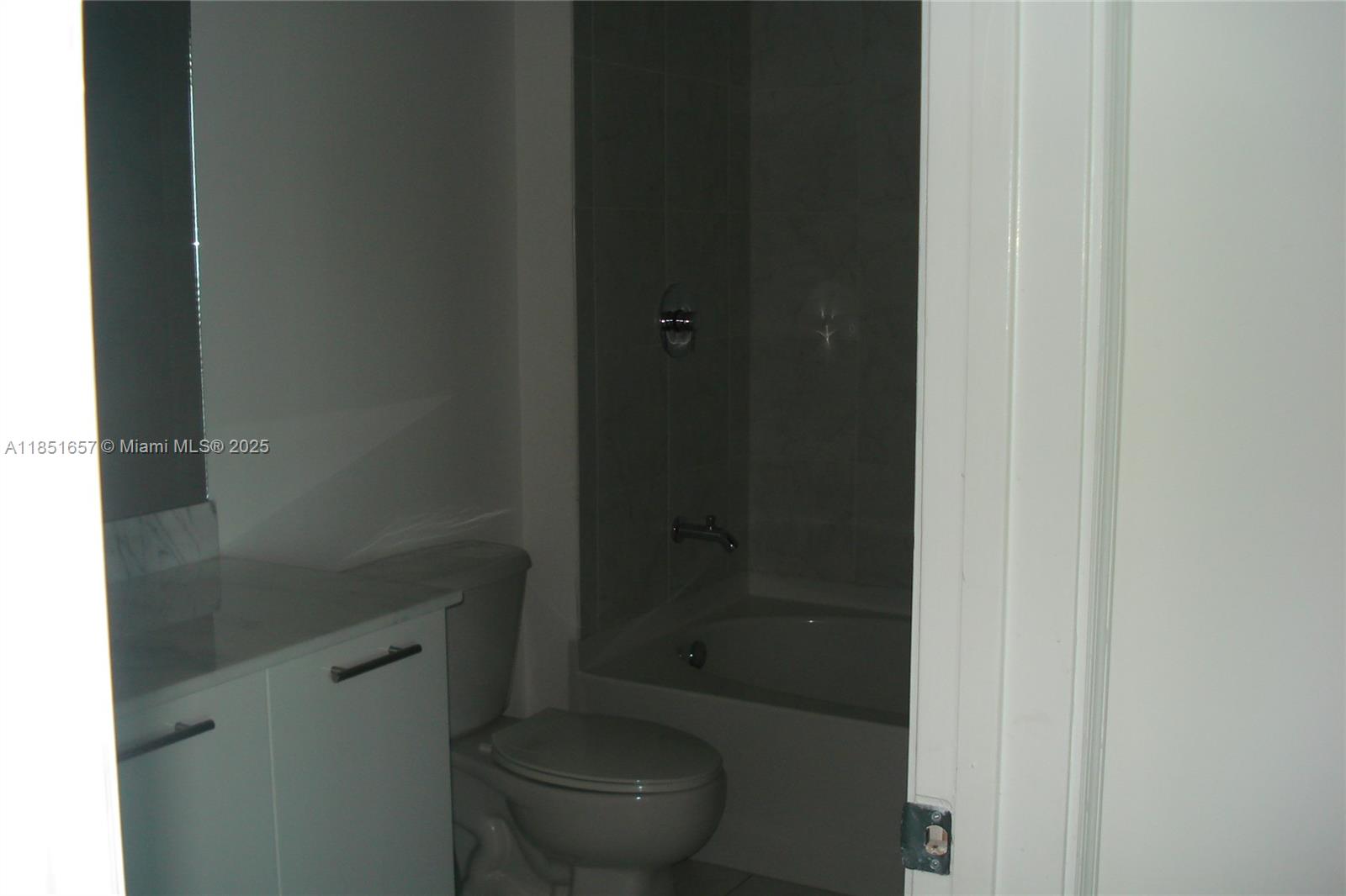 951 Brickell Ave #1007, Miami FL 33131