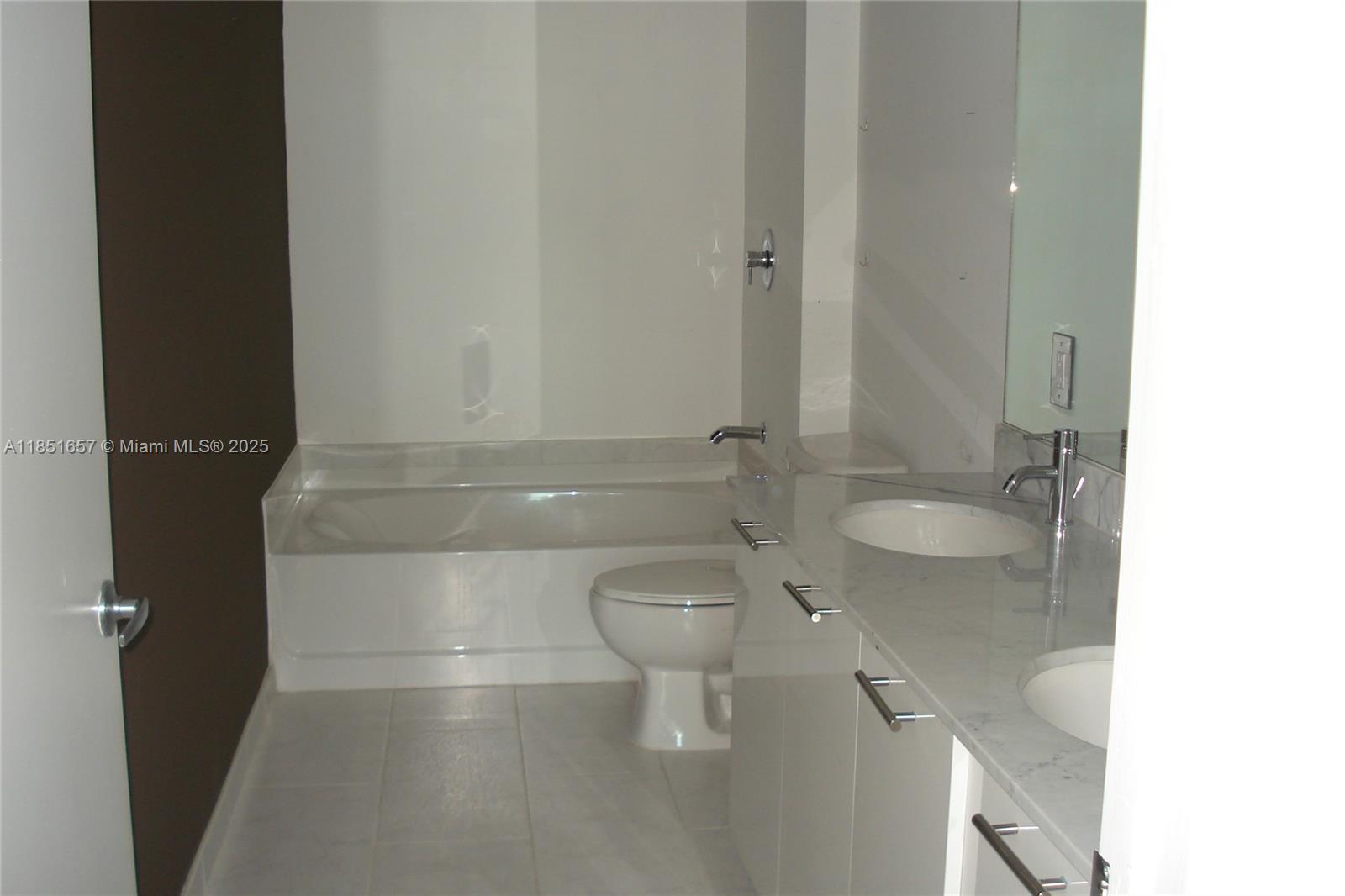 951 Brickell Ave #1007, Miami FL 33131