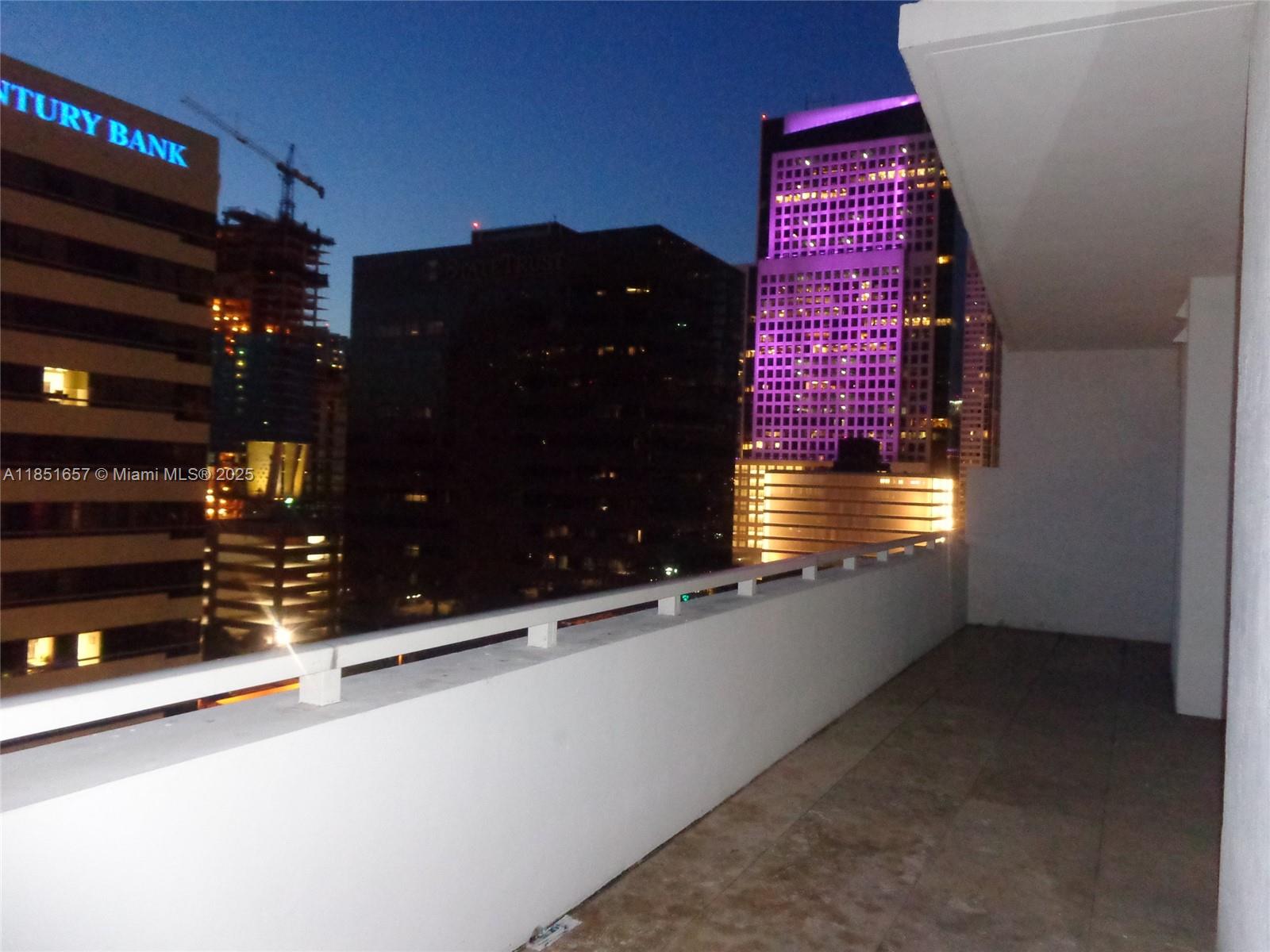 951 Brickell Ave #1007, Miami FL 33131