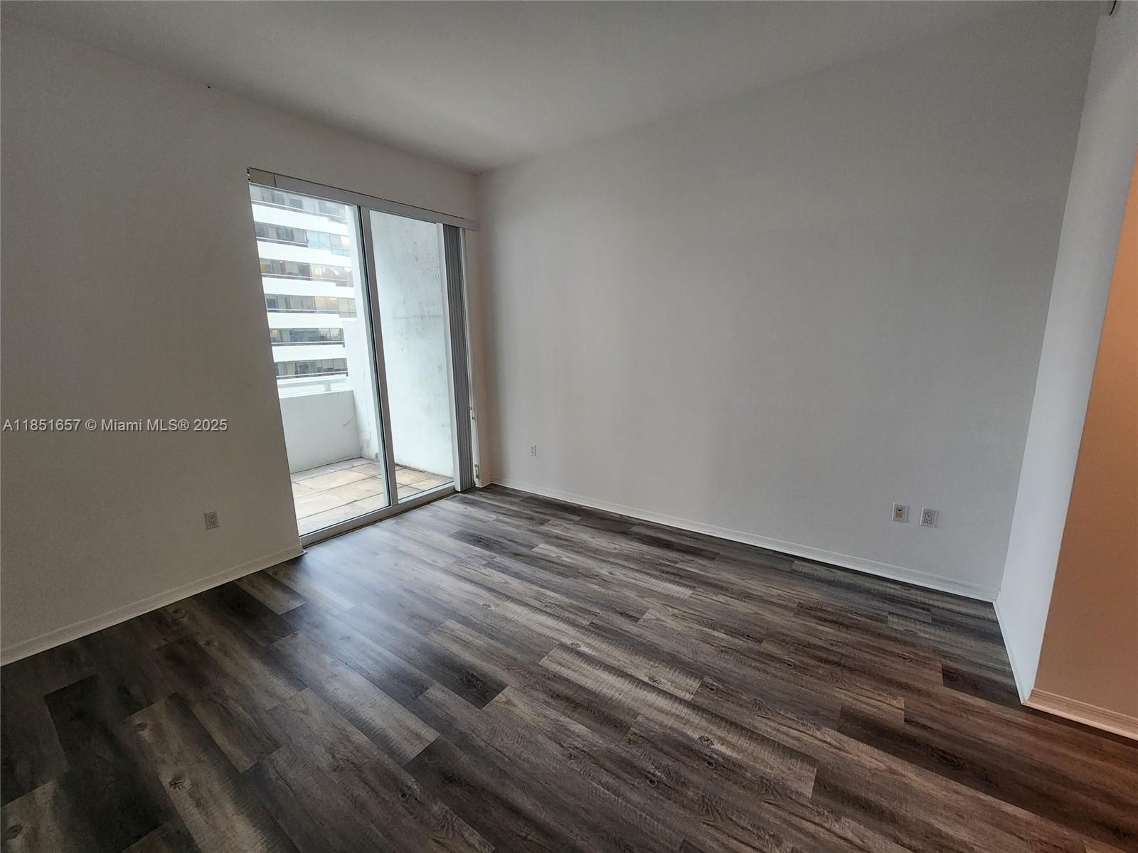 951 Brickell Ave #1007, Miami FL 33131