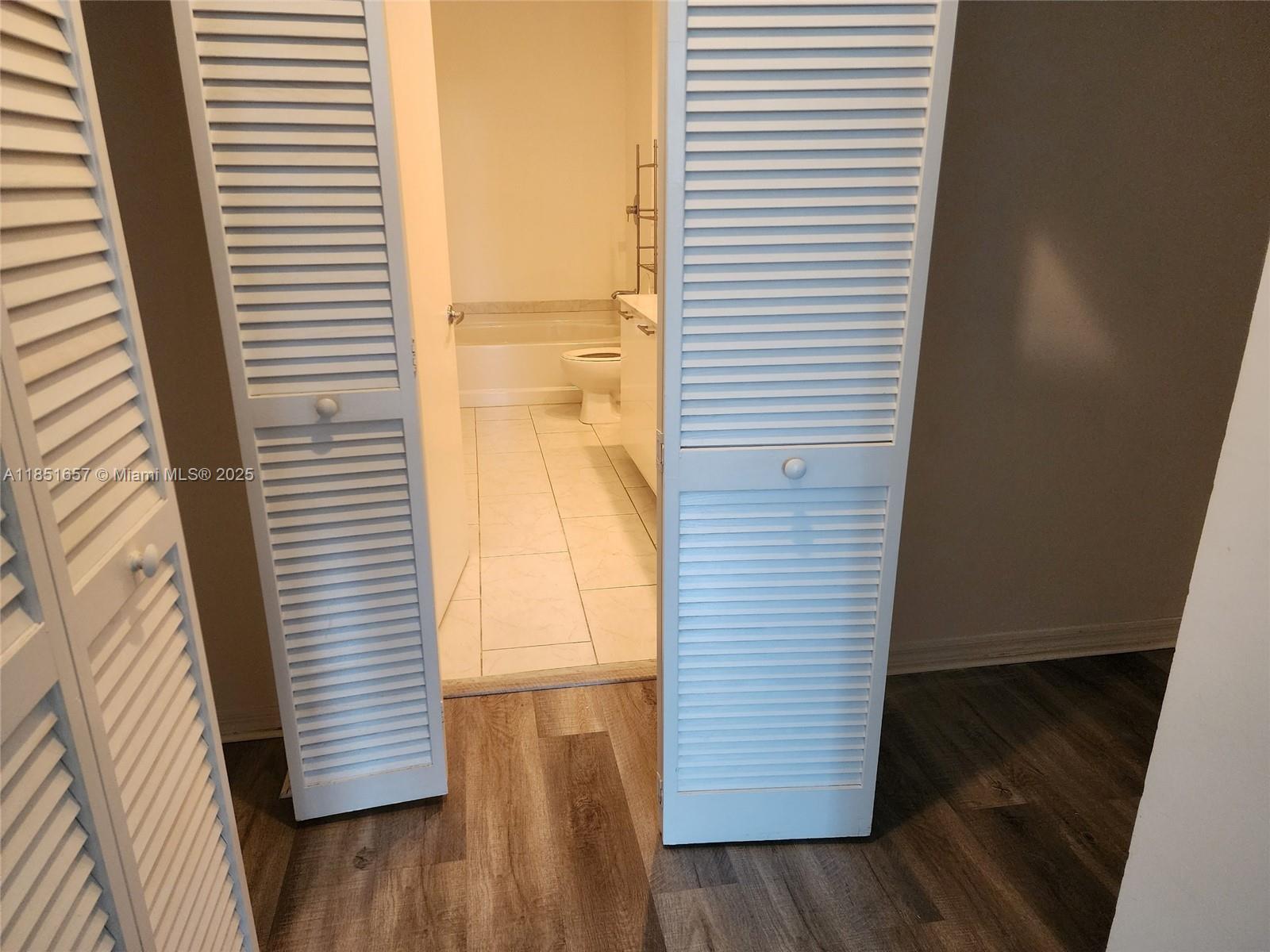 951 Brickell Ave #1007, Miami FL 33131