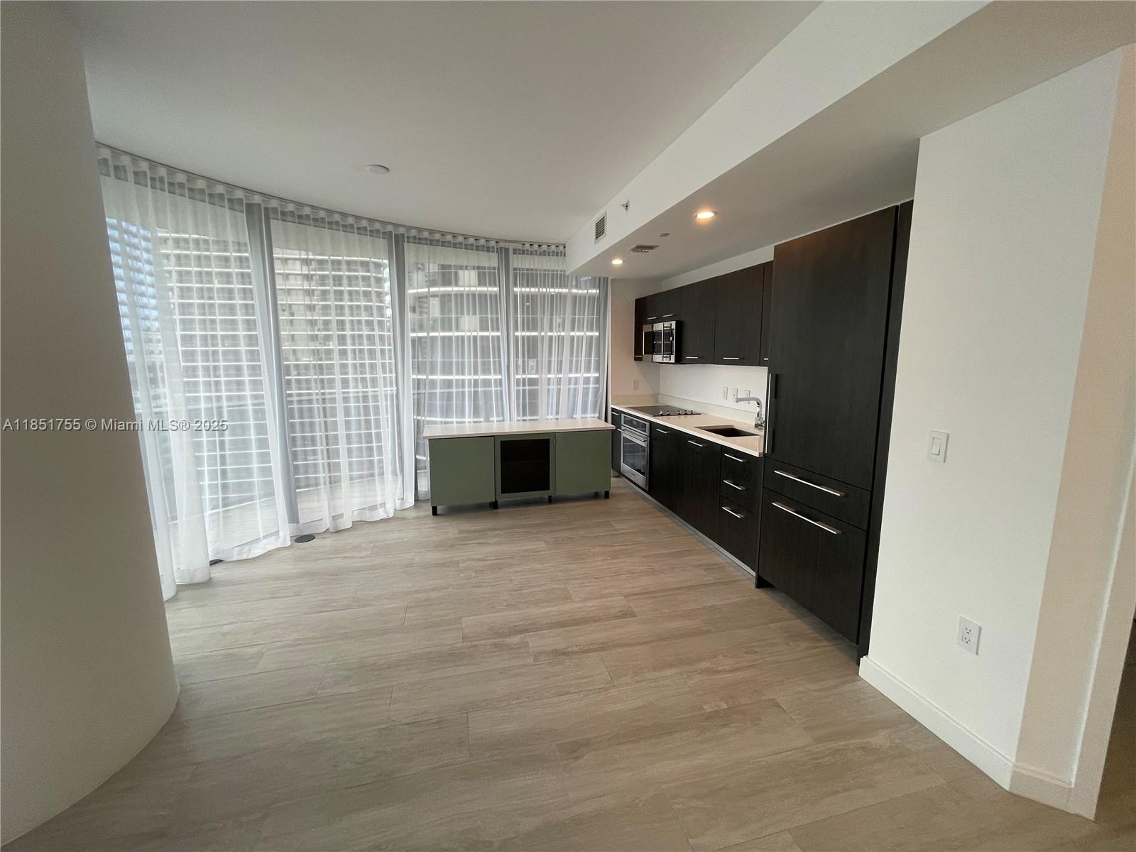 55 SW 9th St #2701, Miami FL 33130