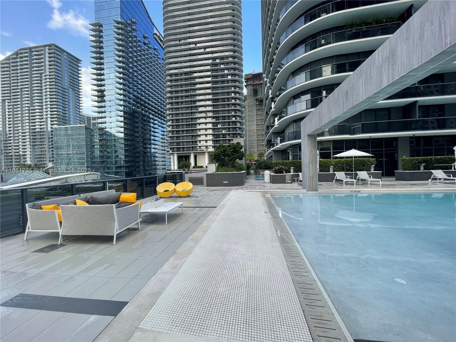 55 SW 9th St #2701, Miami FL 33130