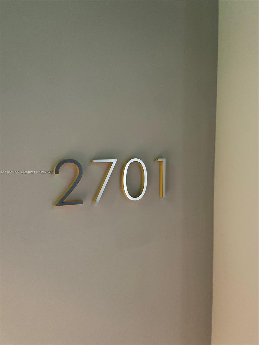 55 SW 9th St #2701, Miami FL 33130