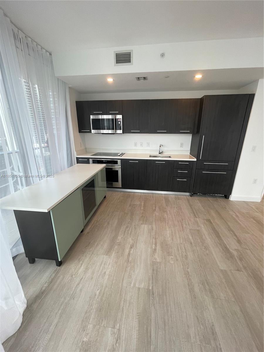 55 SW 9th St #2701, Miami FL 33130