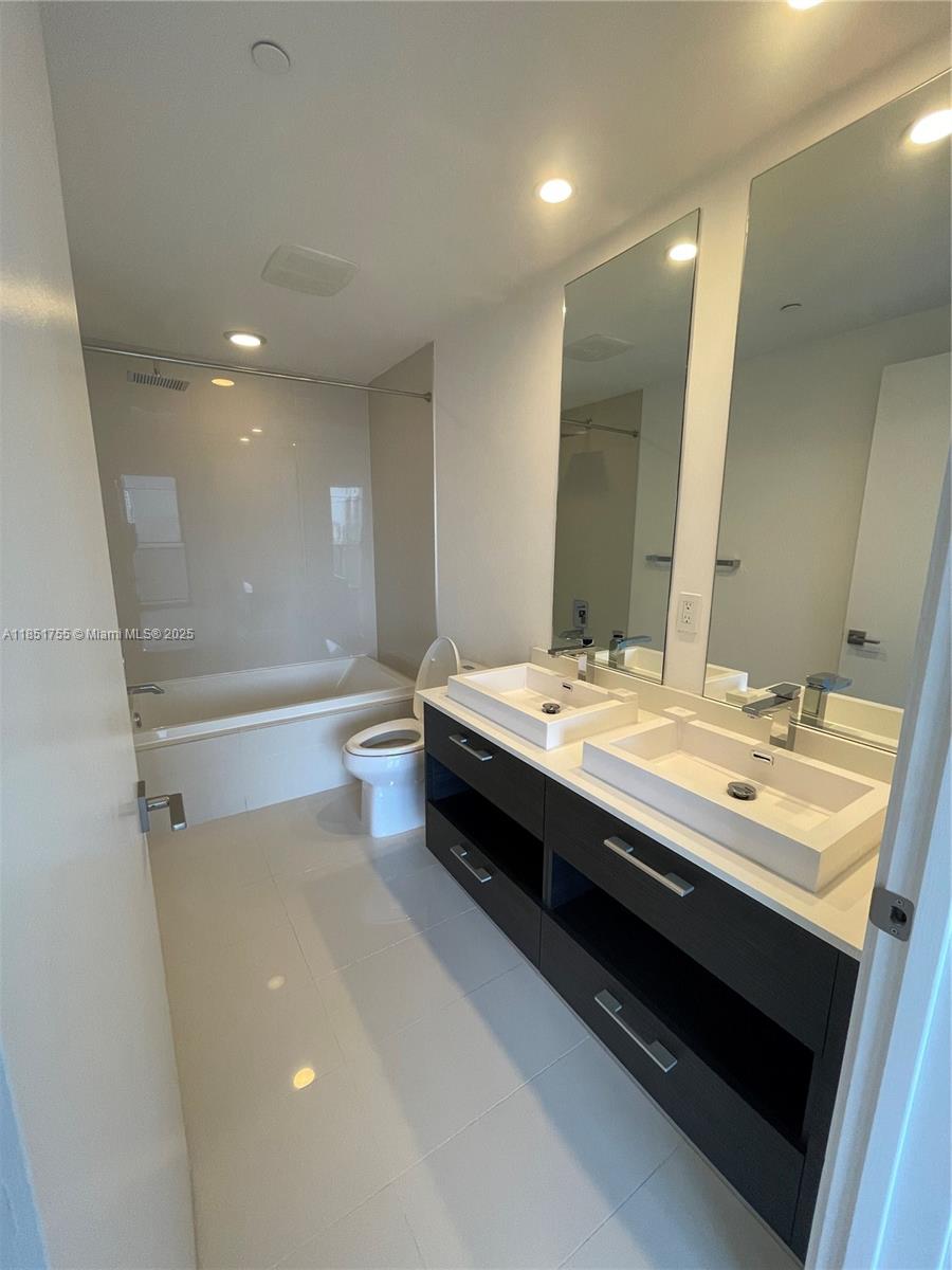 55 SW 9th St #2701, Miami FL 33130