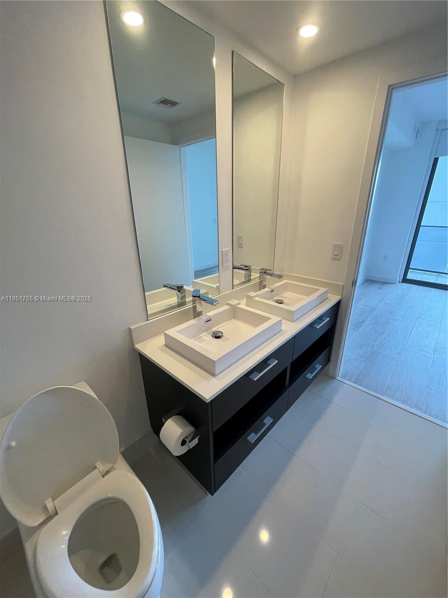 55 SW 9th St #2701, Miami FL 33130